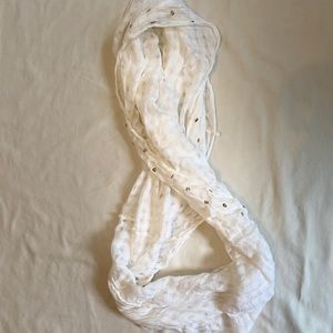 2/15 | White Infinity Scarf